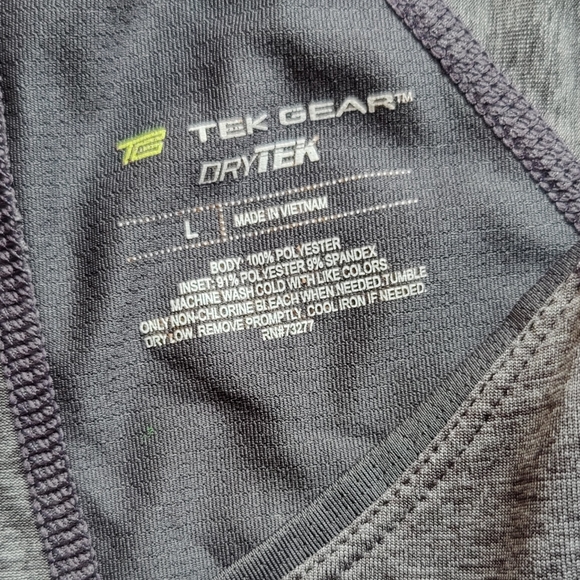 Moisture Wicking Tek Gear Grey Workout Top Size Large - Picture 2 of 3